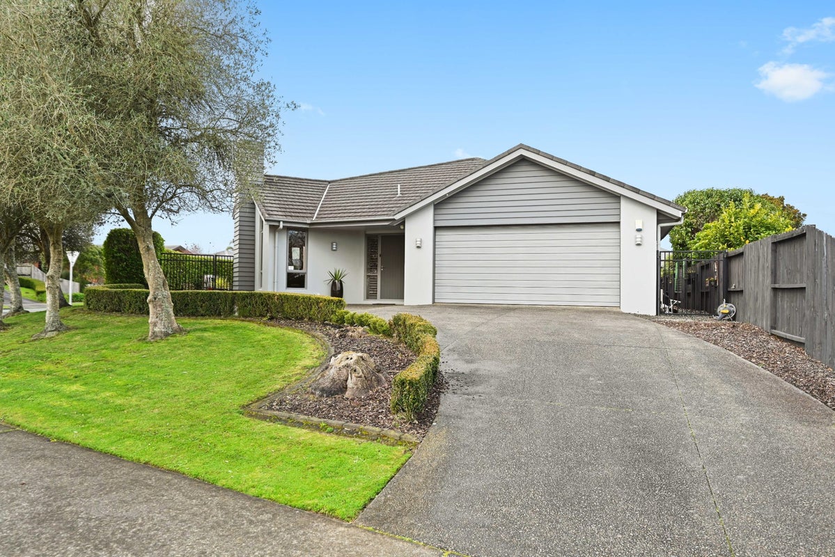 7 St James Drive, Huntington, Hamilton - Carousel 1