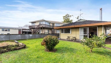 17B Calvin Place, Avondale, Auckland - Carousel 1