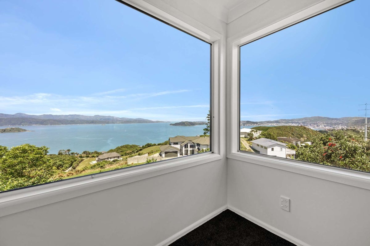 109 Black Rock Road, Newlands, Wellington - Carousel 1