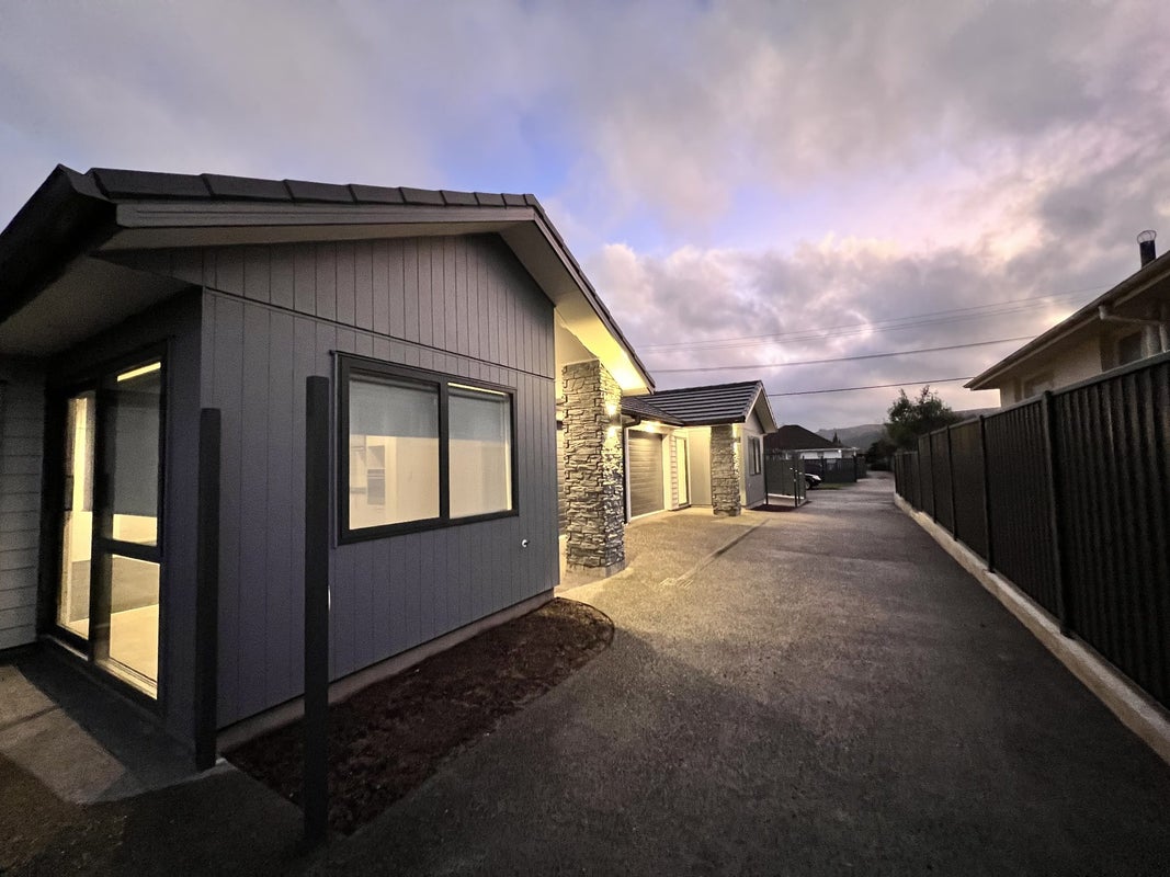 15B Fraser Crescent, Elderslea, Upper Hutt - Carousel 2