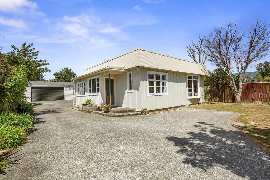 570 Fergusson Drive, Trentham, Upper Hutt - Carousel 1