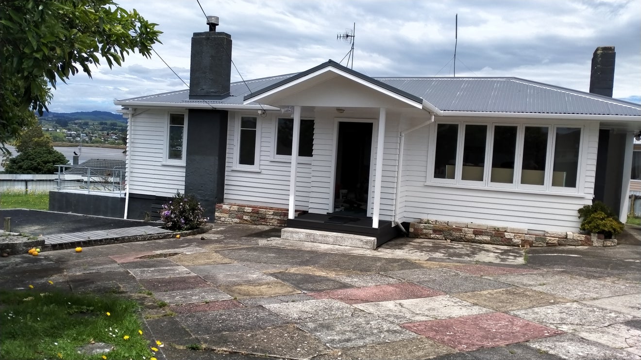 2 Oxford Street, Parkvale, Tauranga - Carousel 1