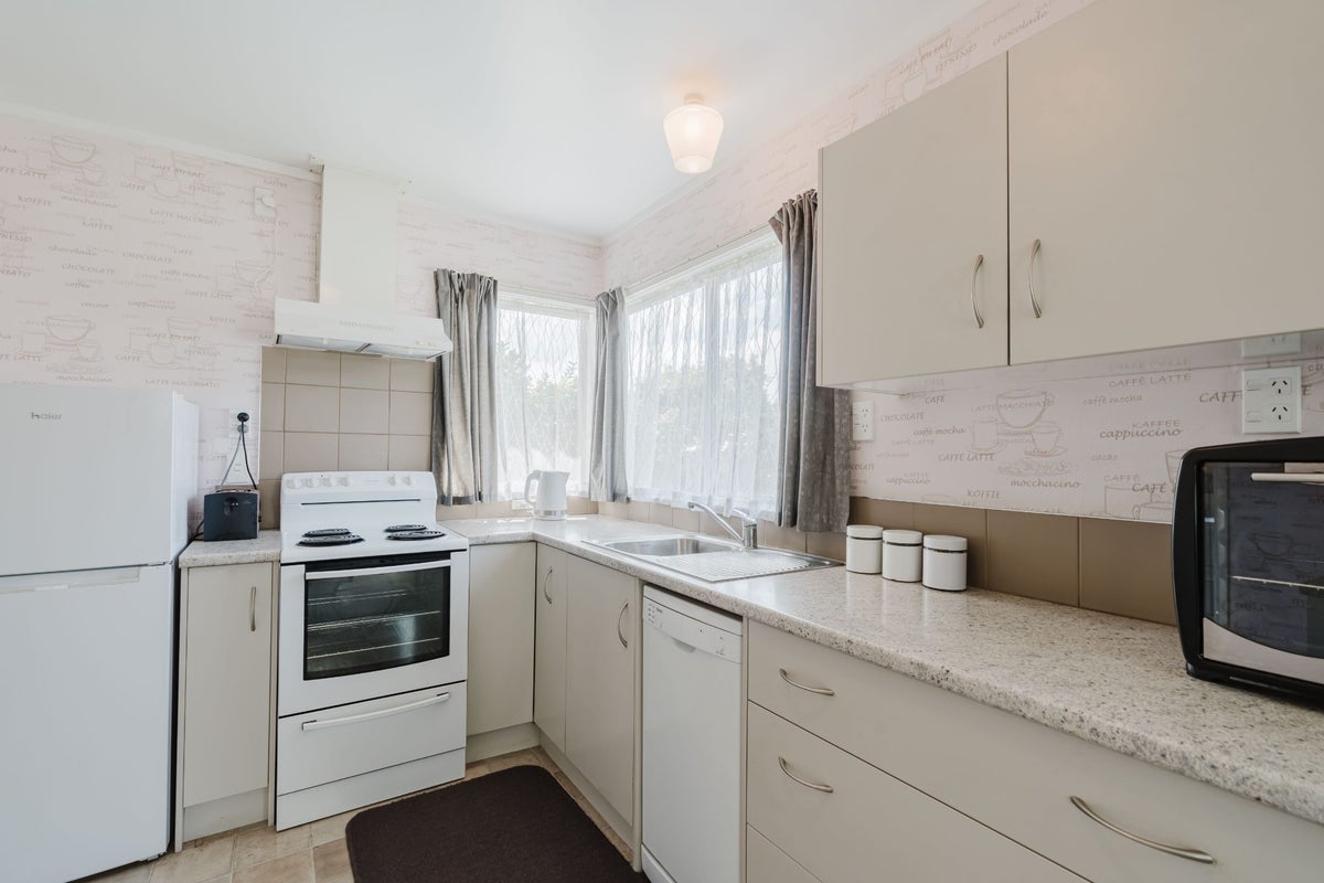 220B Peachgrove Road, Claudelands, Hamilton - Carousel 23
