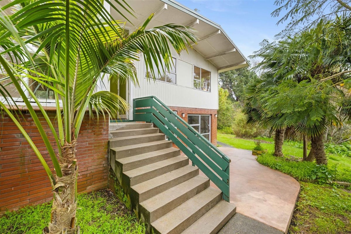 16 Springside Place, New Lynn, Auckland - Carousel 1