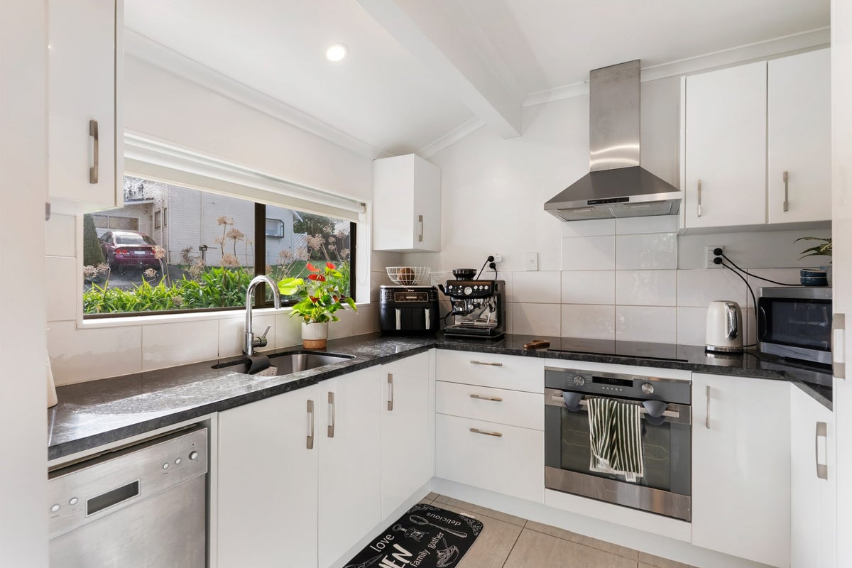 48B Cortina Avenue, Johnsonville, Wellington - Carousel 1