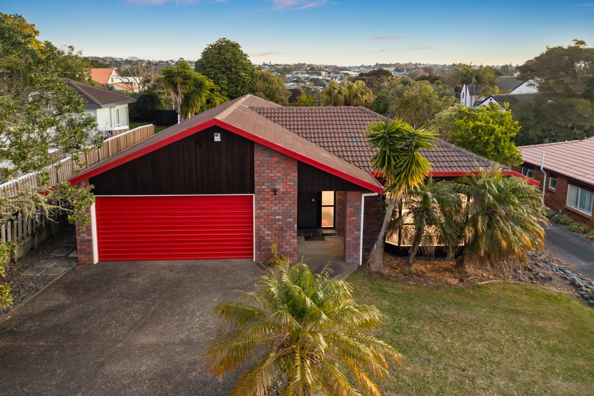 24 Chedworth Drive, Glenfield, Auckland - Carousel 2