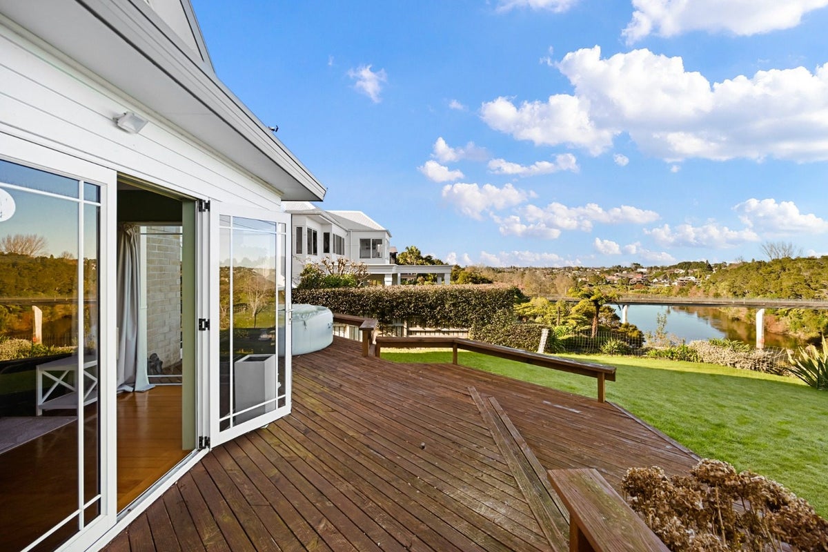 37 Munro Place, Flagstaff, Hamilton - Carousel 2