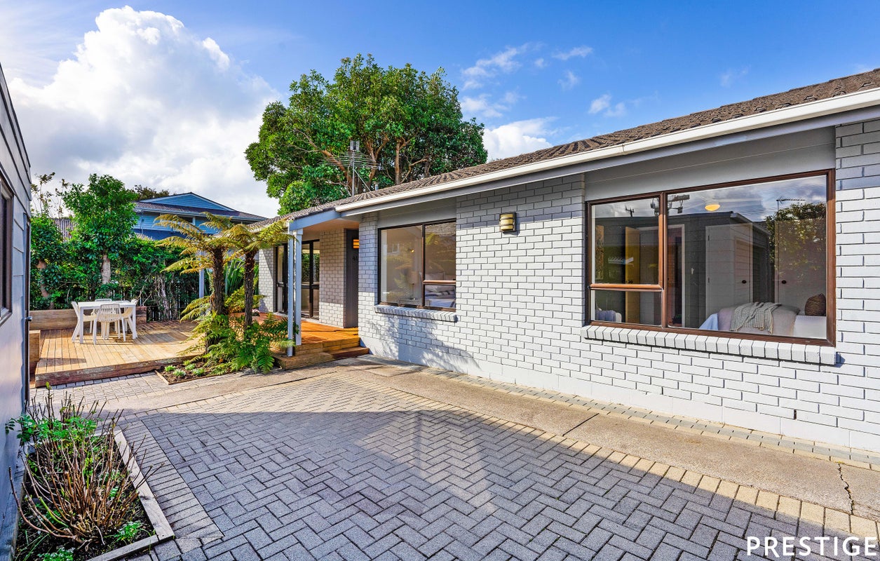 1/4 Sylvan Park Avenue, Milford, Auckland - Carousel 1