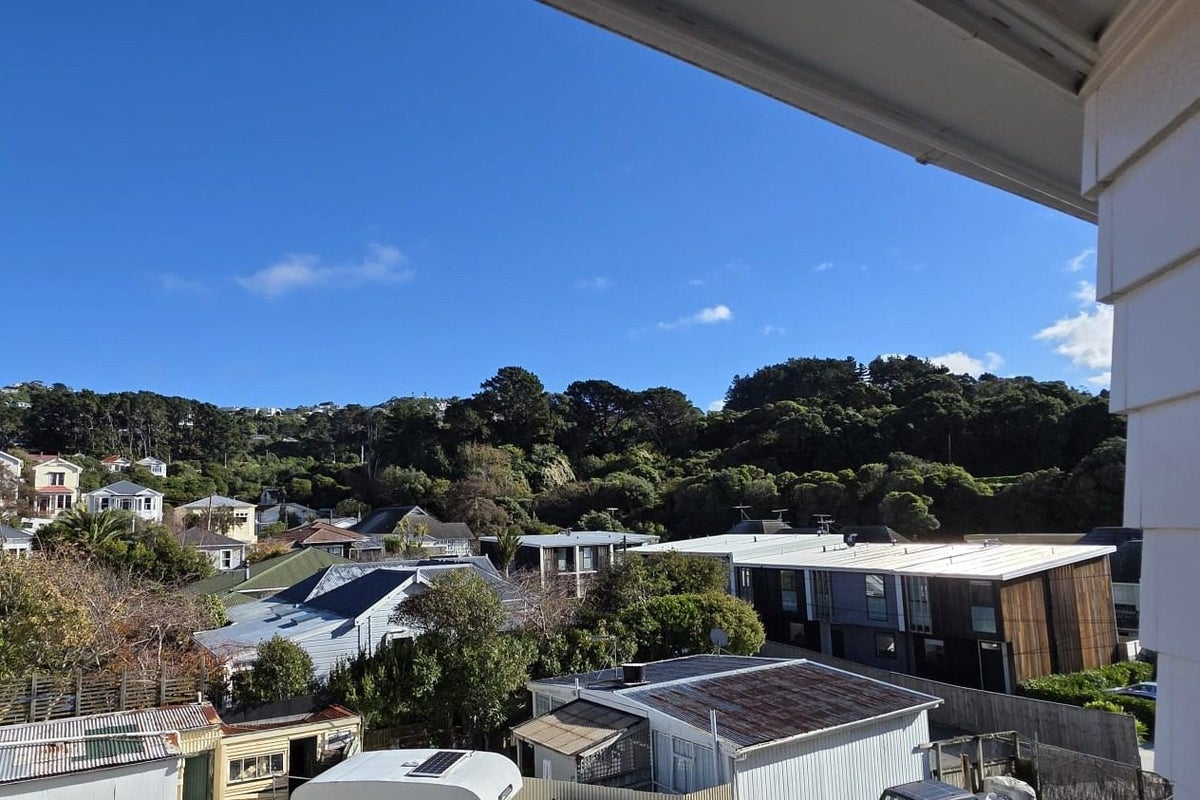 D10/13 Palm Grove, Berhampore, Wellington - Carousel 11