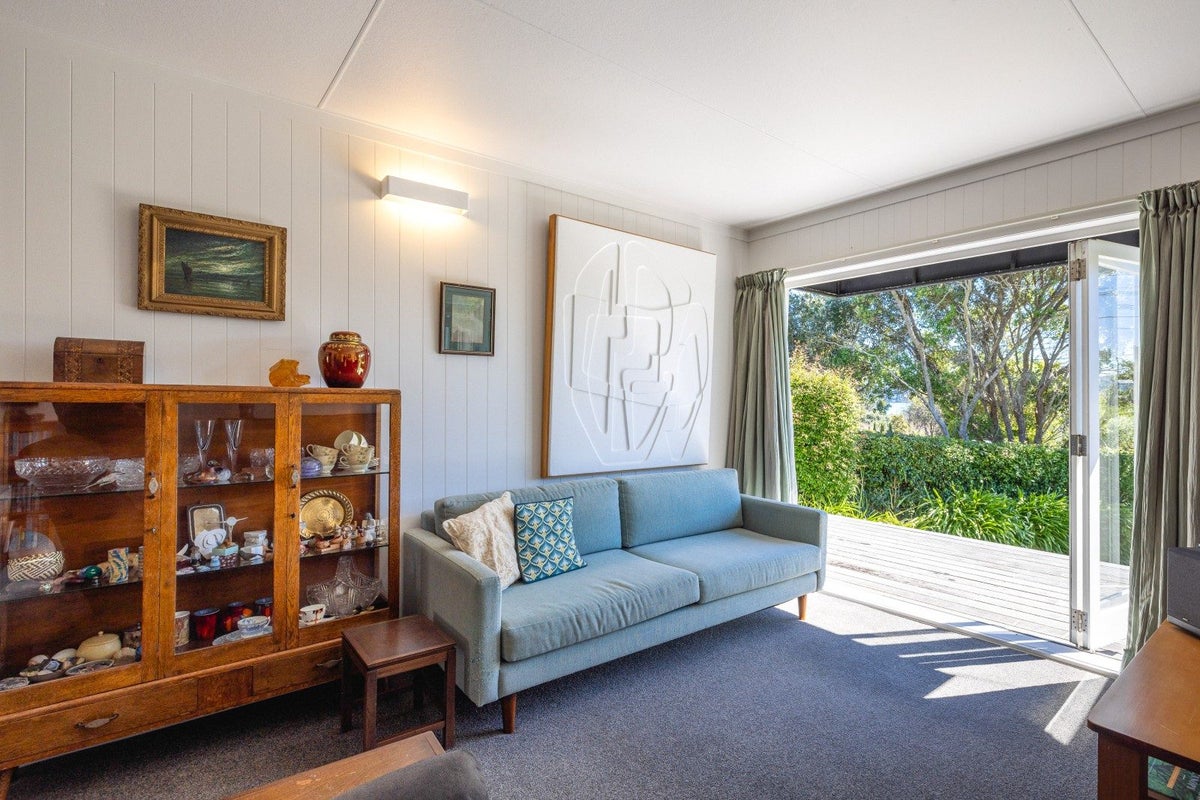 14 Jellicoe Parade, Surfdale, Waiheke Island, Auckland - Carousel 2