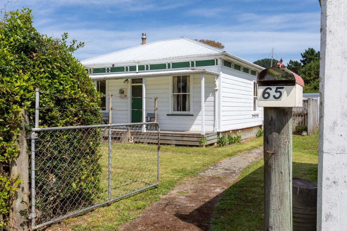 65 Newman Road, Eketahuna, Eketahuna - Carousel 1