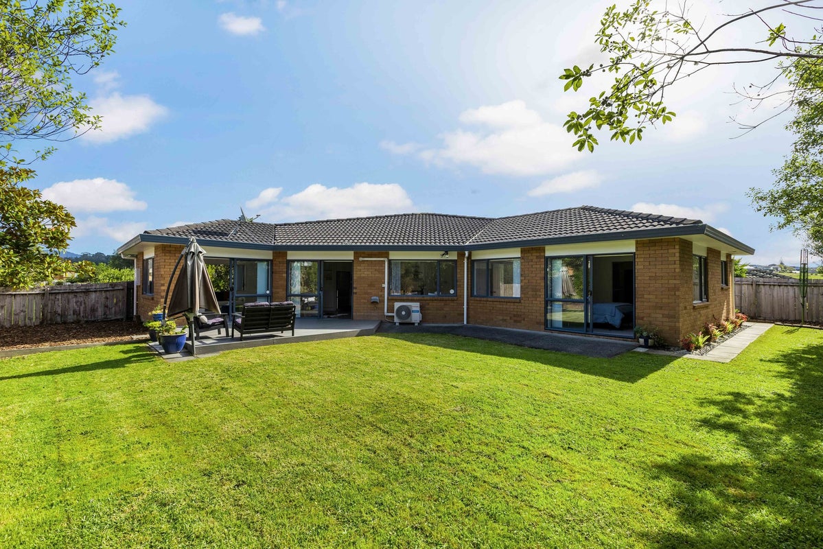 21 Gendo Avenue, Henderson, Auckland - Carousel 1