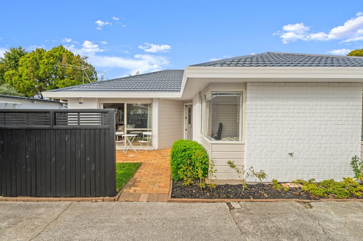 25A Harbour View Road, Point Chevalier, Auckland - Carousel 1