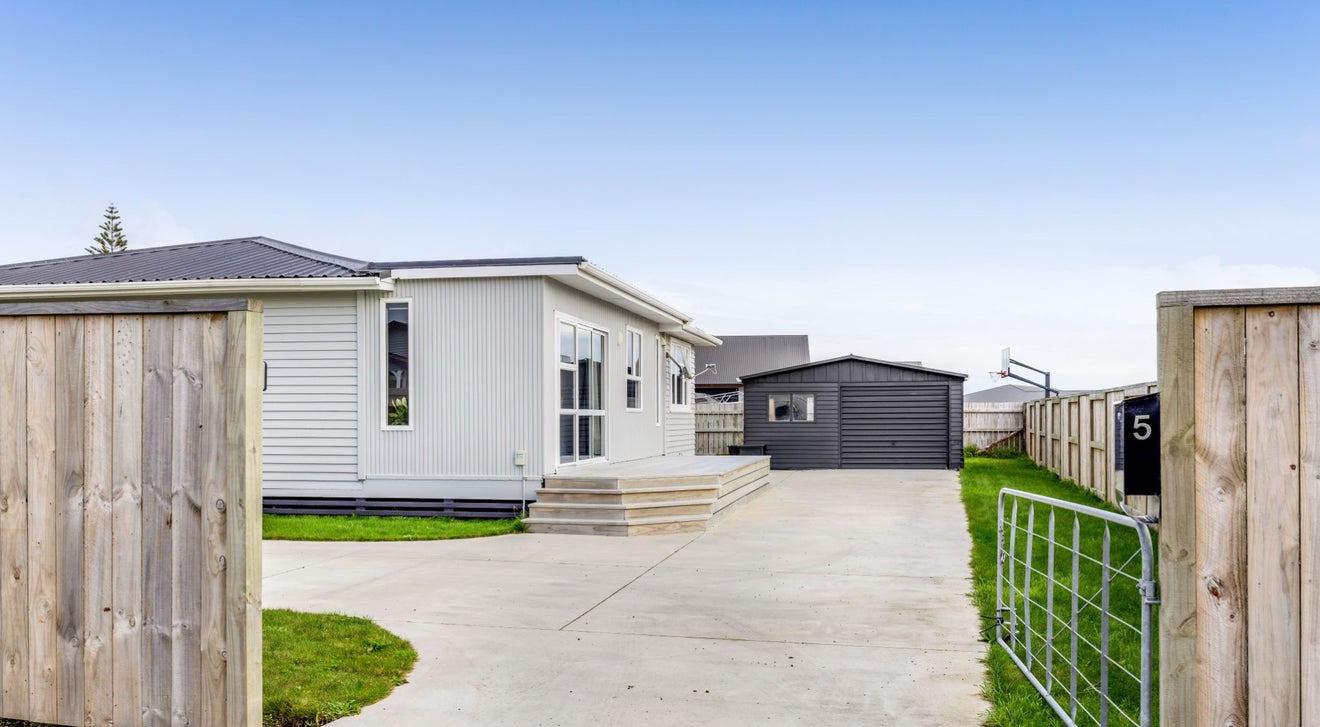 5 Wills Road, Bell Block, New Plymouth - Carousel 1