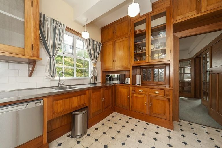 90 Salamanca Road, Kelburn, Wellington - Carousel 2
