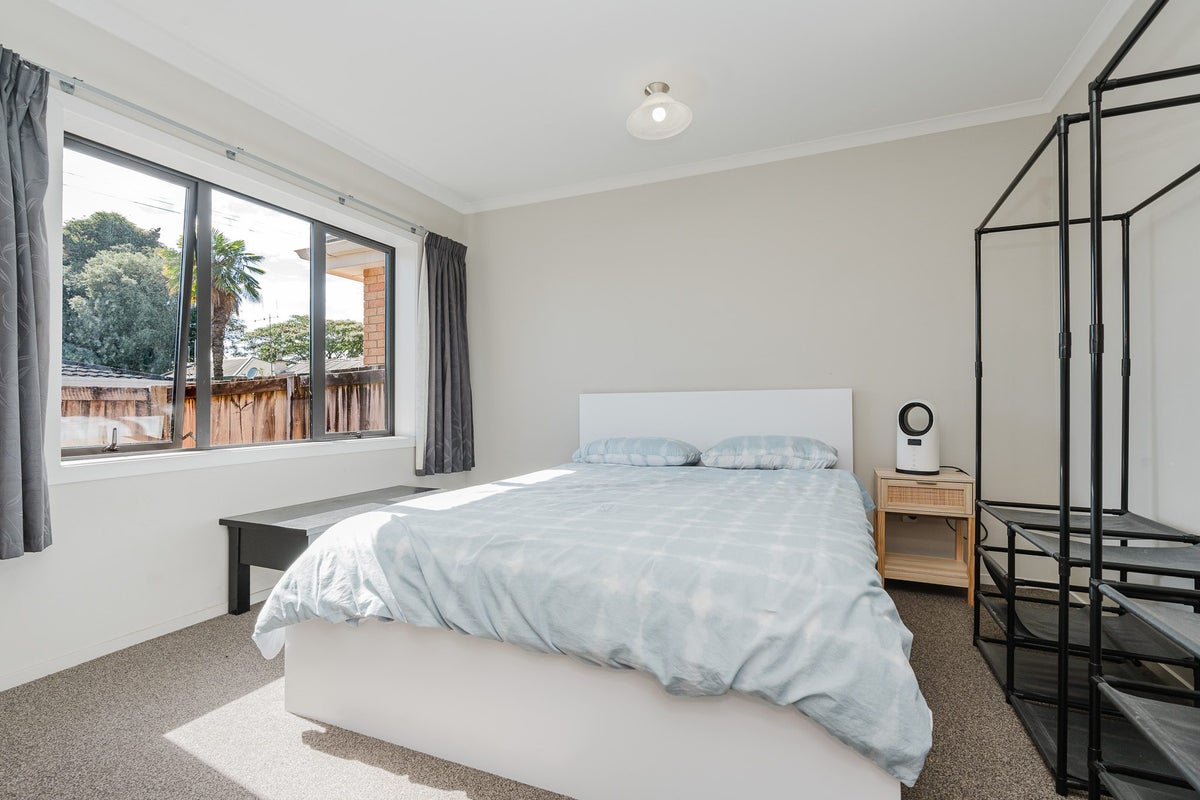 4/82 Clyde Street, Hamilton East, Hamilton - Carousel 11