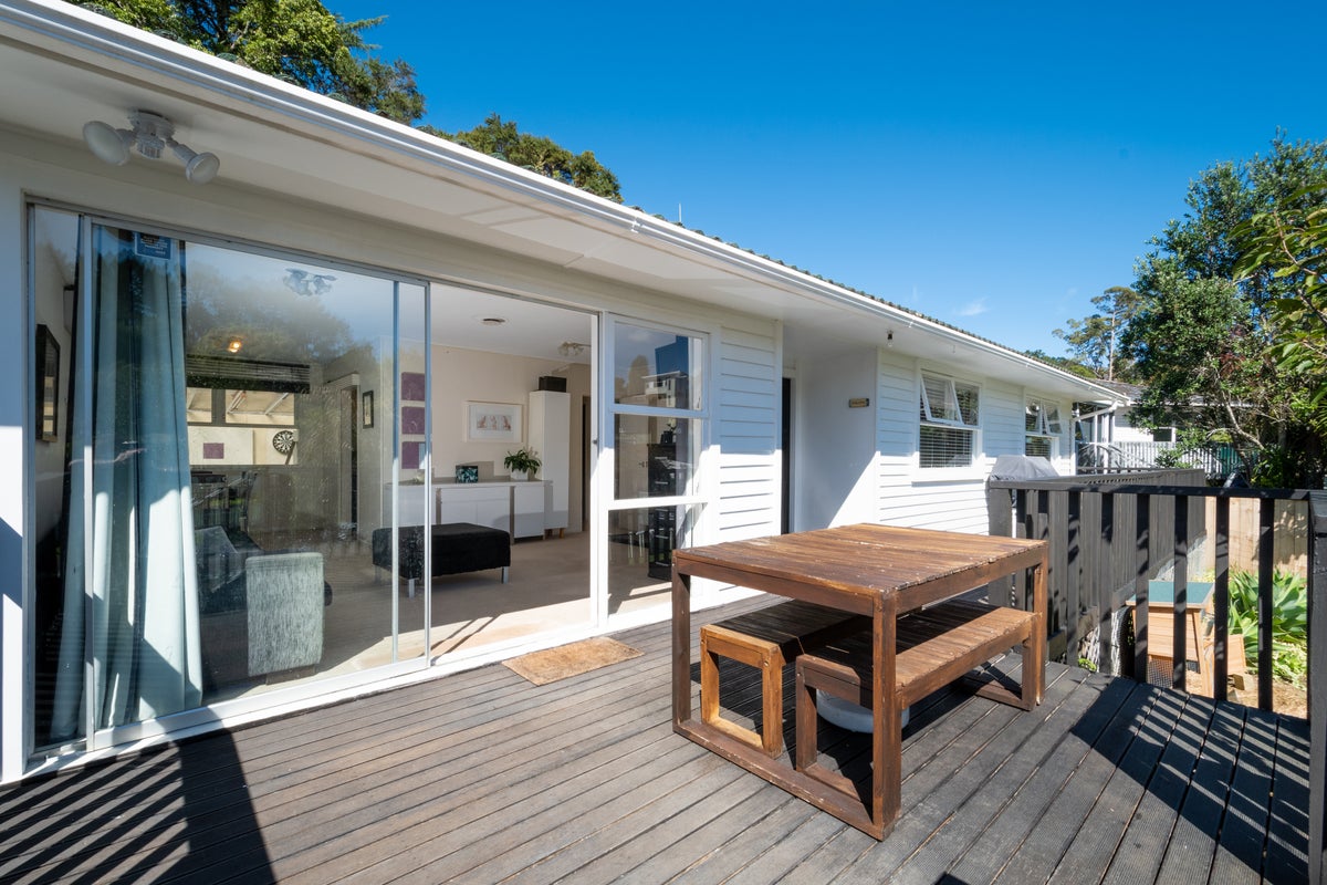 6 Staincross Street, Green Bay, Auckland - Carousel 14
