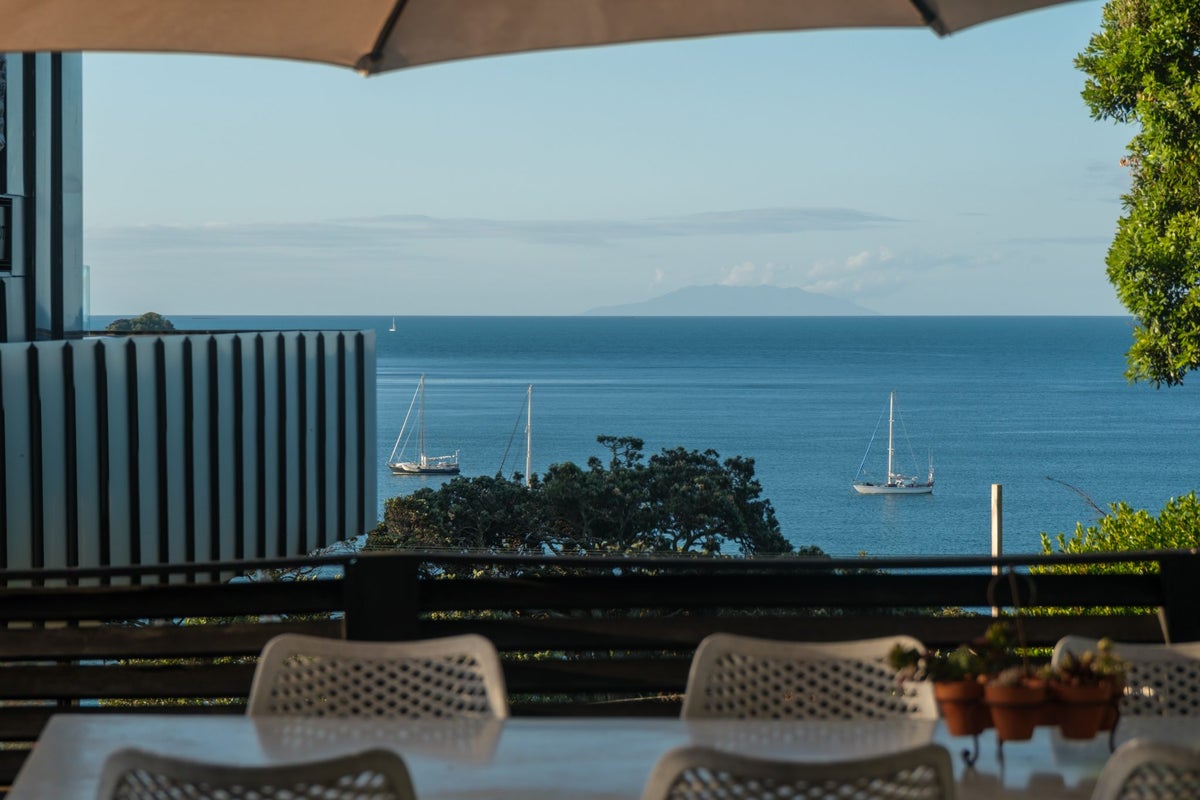 4 Kiwi Street, Oneroa, Waiheke Island - Carousel 1