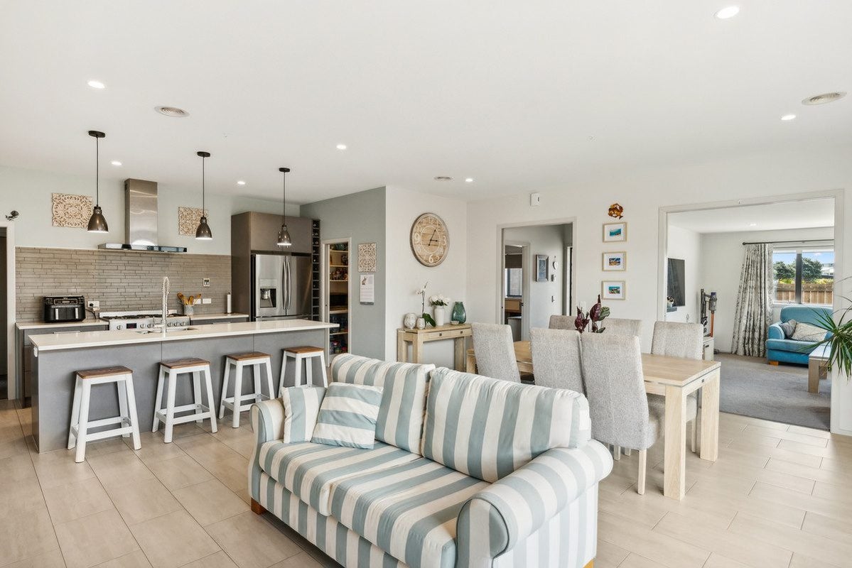 92 The Drive, Paraparaumu Beach, Paraparaumu - Carousel 2
