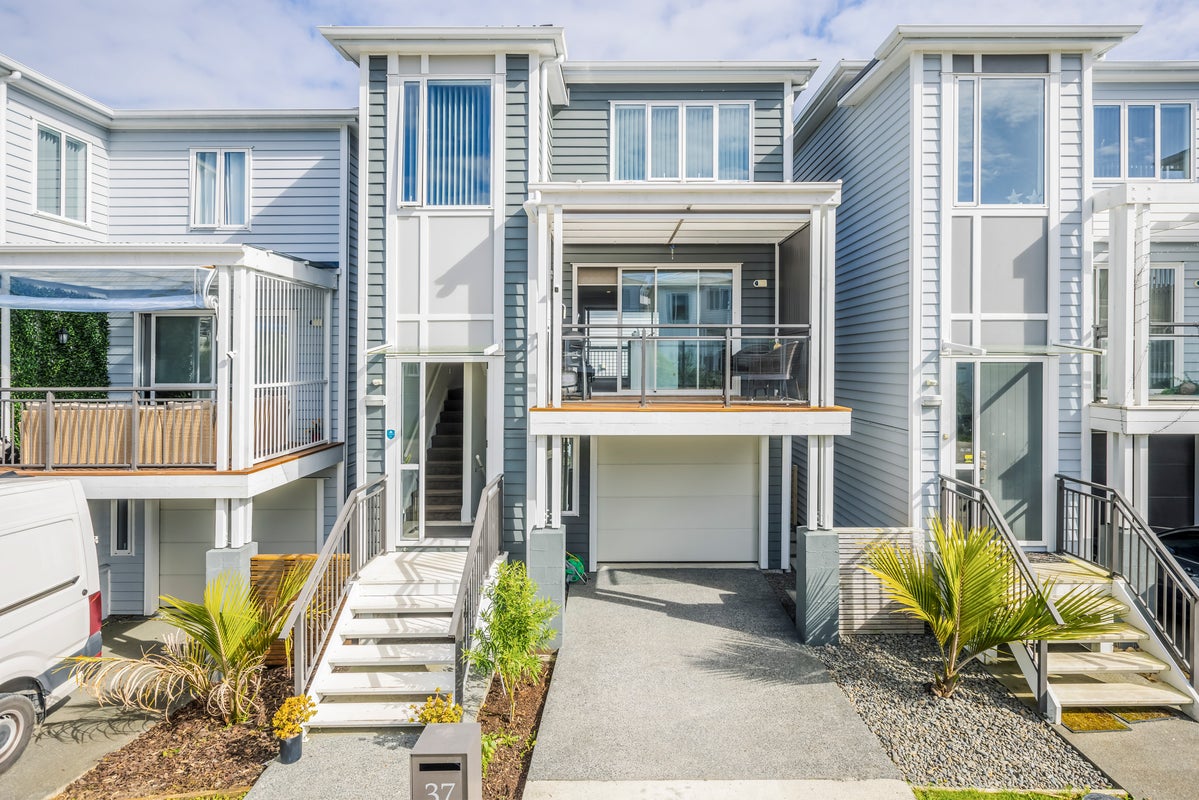 37 Joseph Street, Flat Bush, Auckland - Carousel 2
