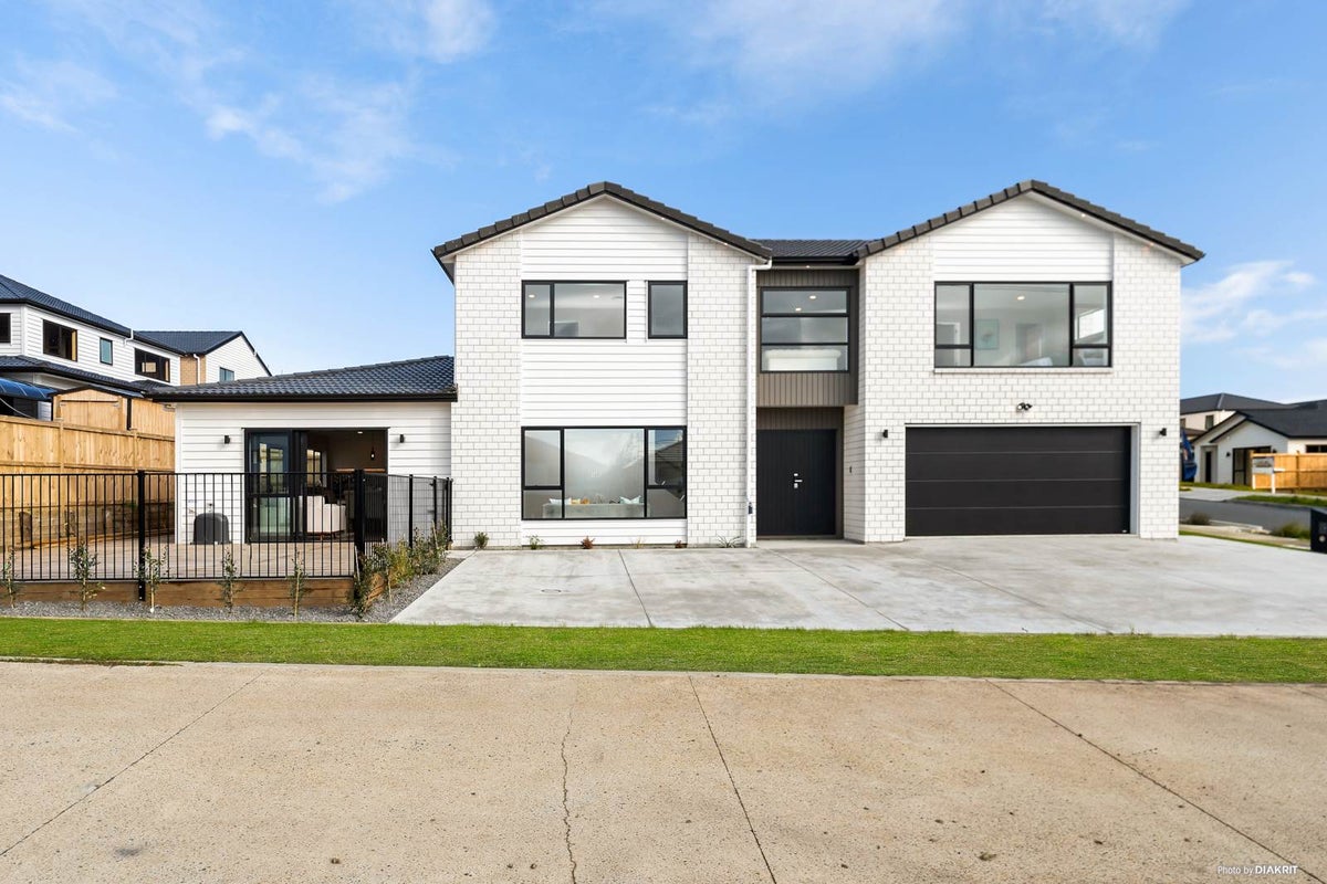 68 Drumbuoy Drive, Flat Bush, Auckland - Carousel 2