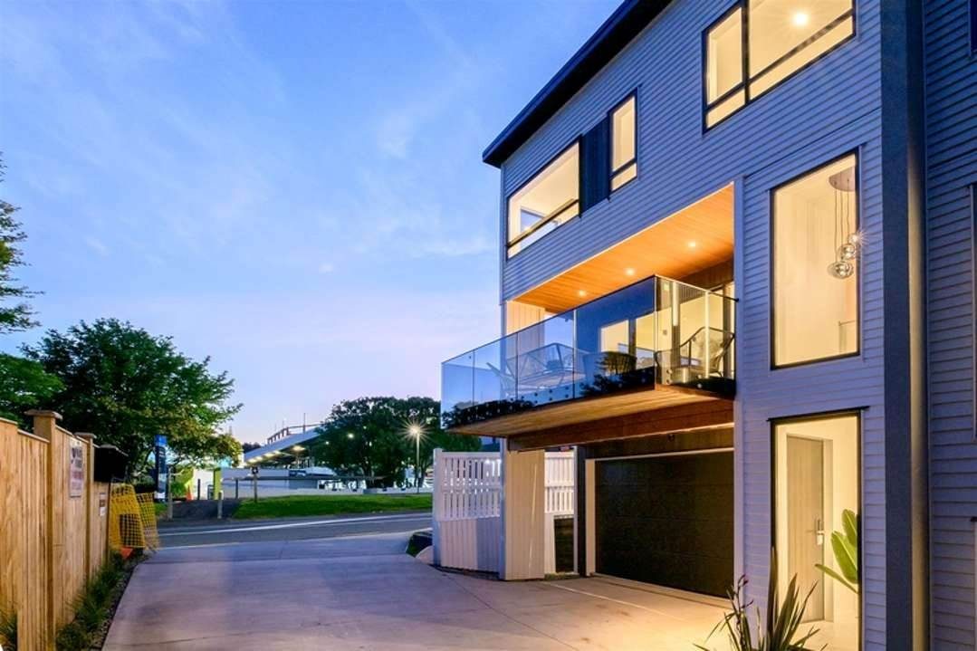 74A Bentley Avenue, Glenfield, Auckland - Carousel 1
