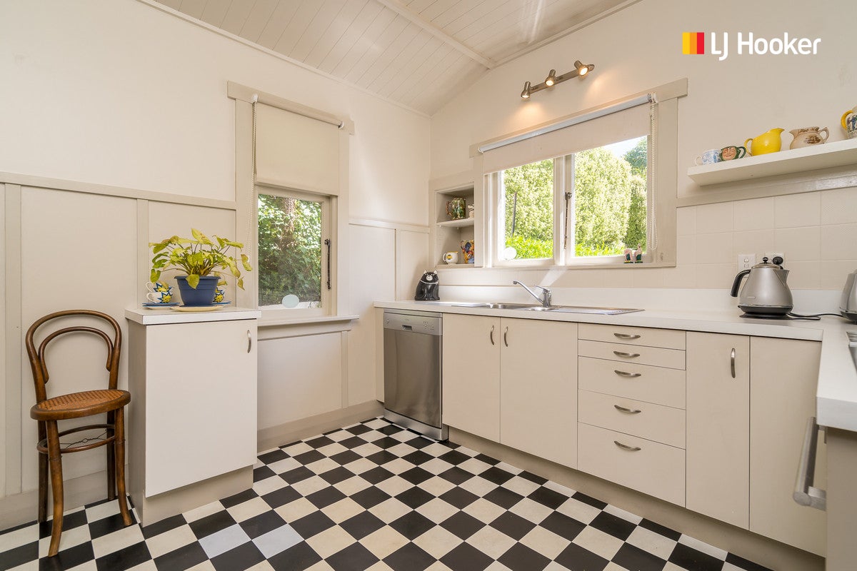 102 Glenpark Avenue, Mornington, Dunedin - Carousel 2