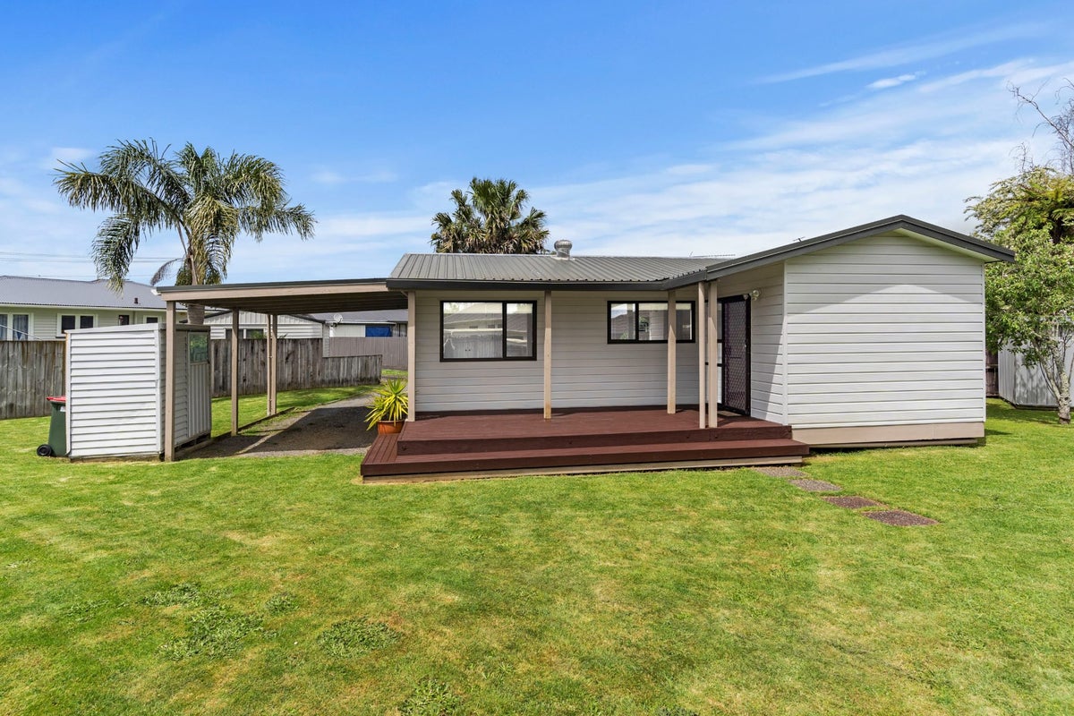 17B ELIZABETH ST, Papakura, Auckland  - Carousel 1