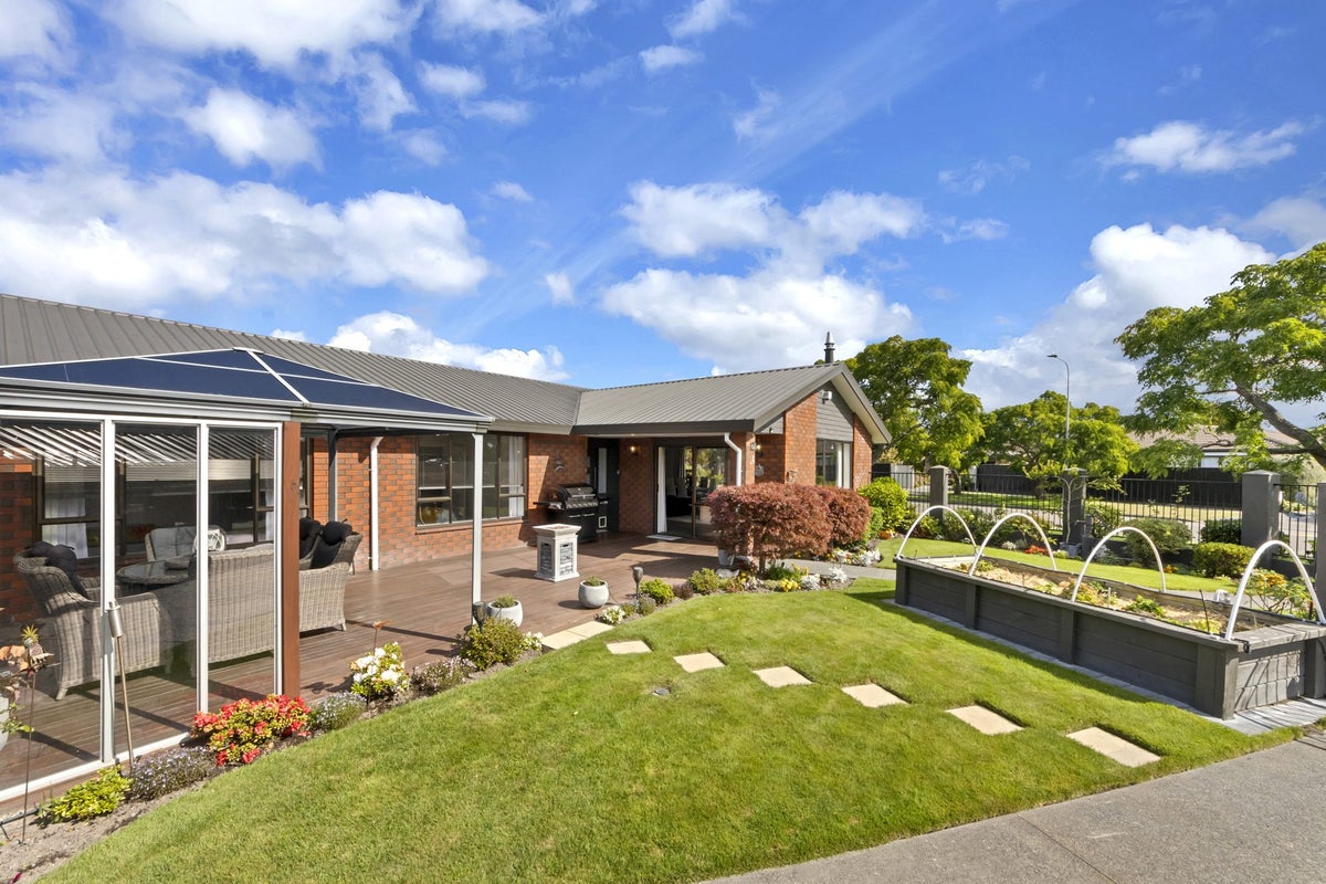 14 Creese Place, Redwood, Christchurch - Carousel 2