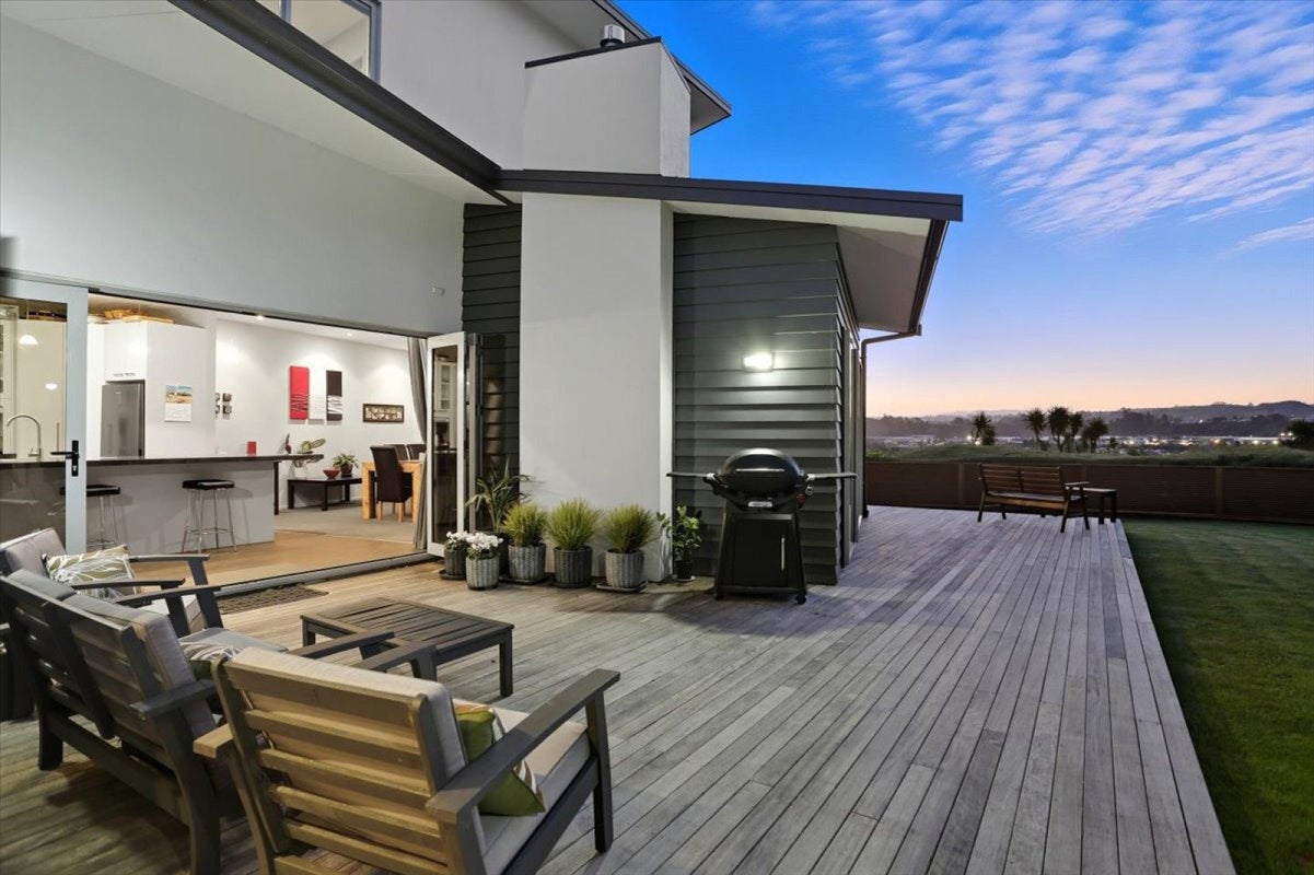 21C Bradley Avenue, Pyes Pa, Tauranga - Carousel 1