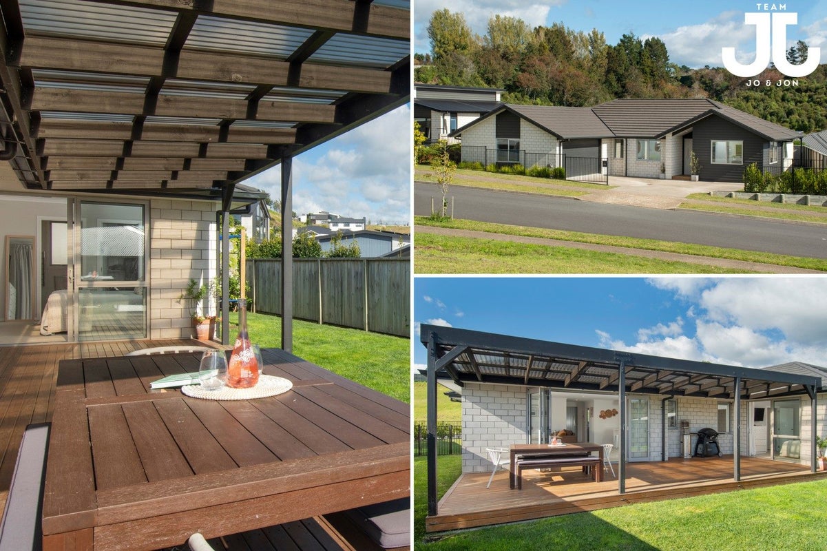 56 Whakaturou Crescent, Pyes Pa, Tauranga - Carousel 1
