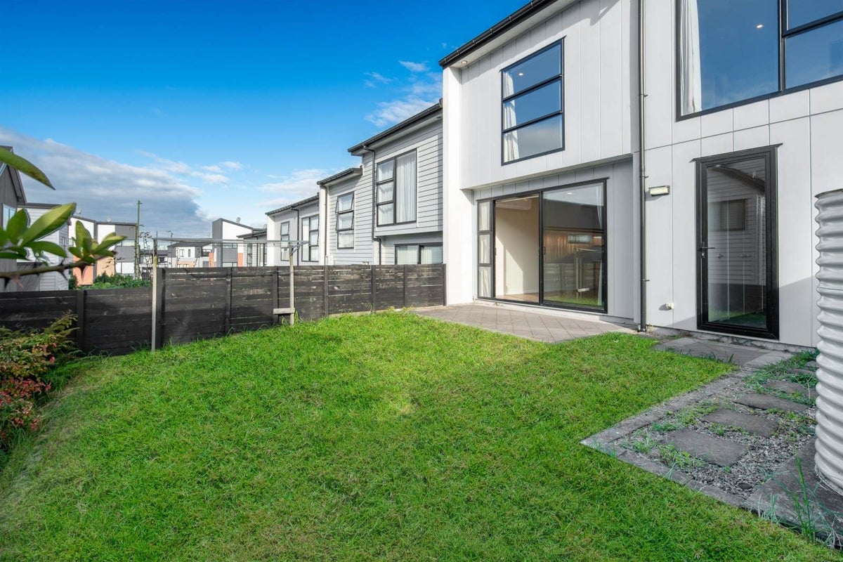 34 Tihema Lane, Westgate, Auckland - Carousel 2