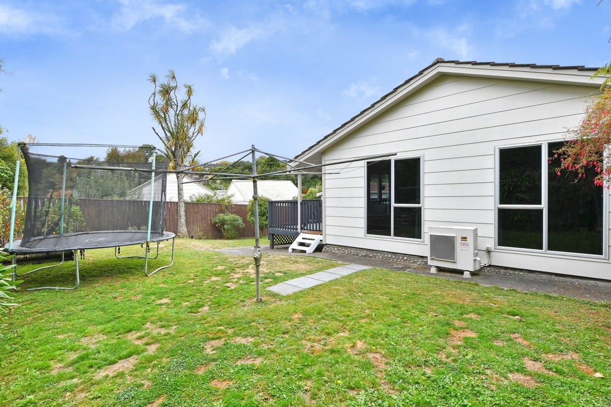 80 Field Street, Silverstream, Upper Hutt - Carousel 17