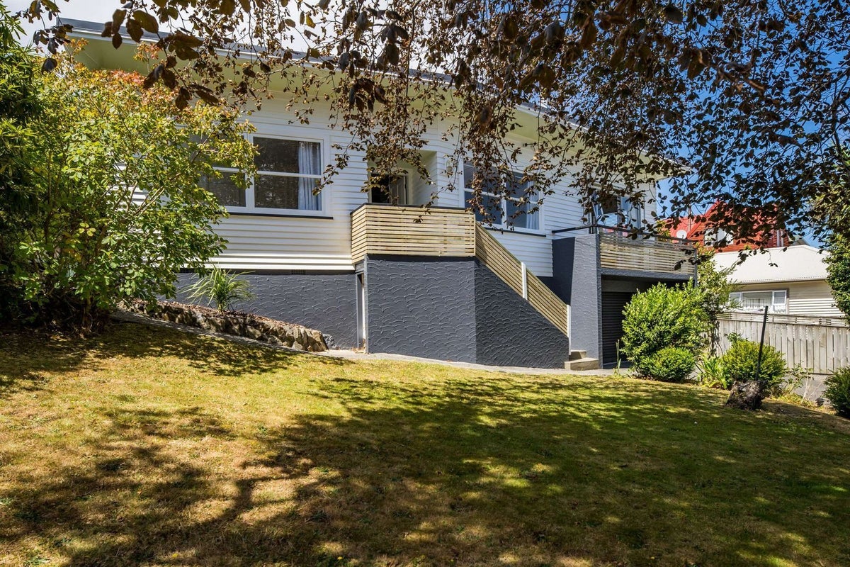 34 Ranui Terrace, Tawa, Wellington - Carousel 1