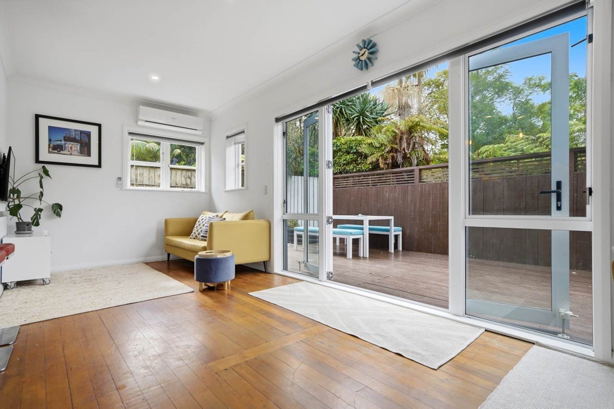 2/14 Hogans Road, Glenfield, Auckland - Carousel 2