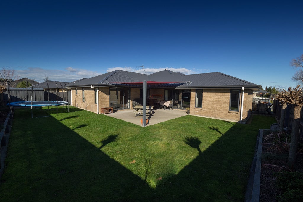 4 Goldrich Grove, Netherby, Ashburton - Carousel 1