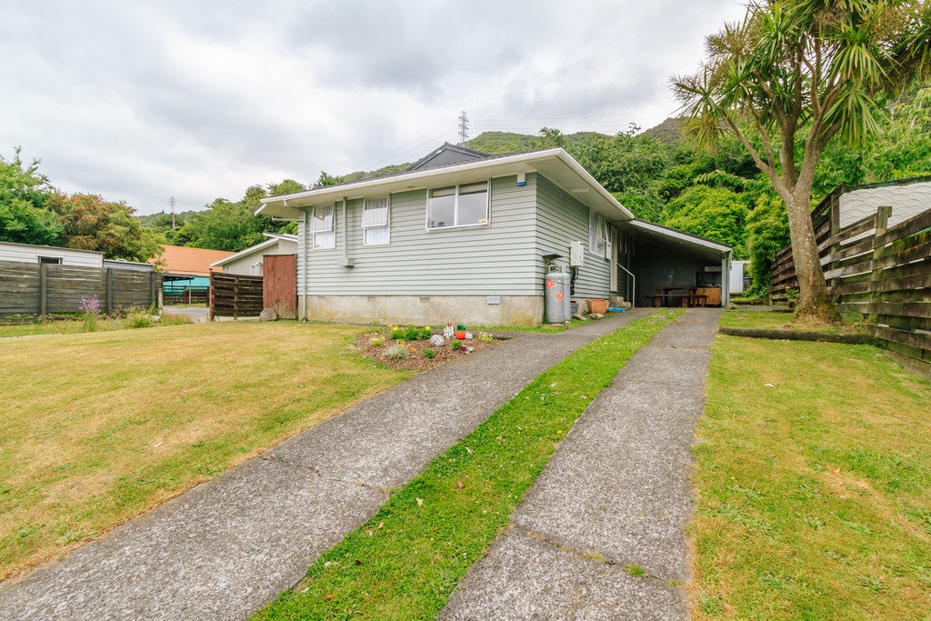 13 Hartford Crescent, Totara Park, Upper Hutt - Carousel 1