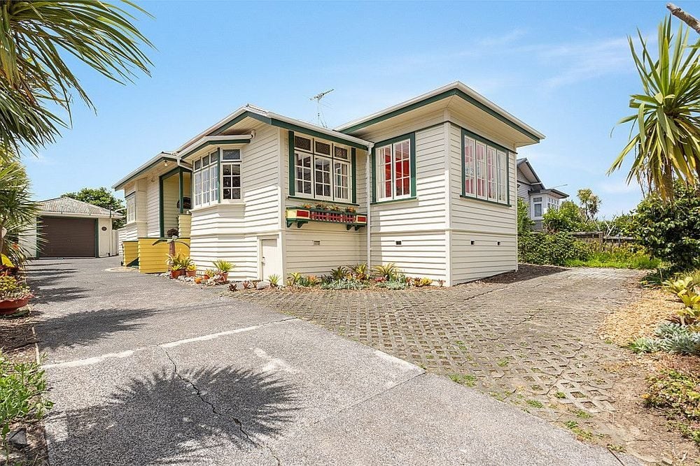 176 Carrington Road, Mount Albert, Auckland - Carousel 1