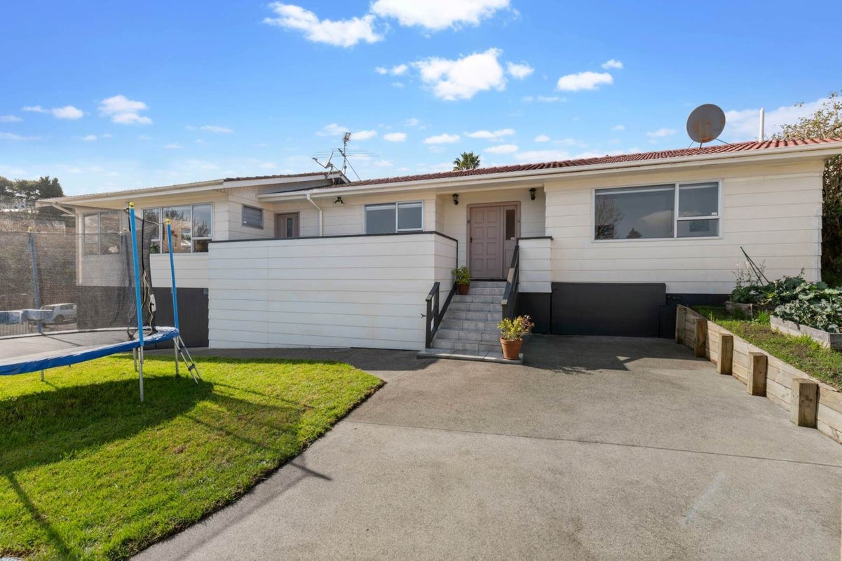 36 Everglade Drive, Goodwood Heights, Auckland - Carousel 1