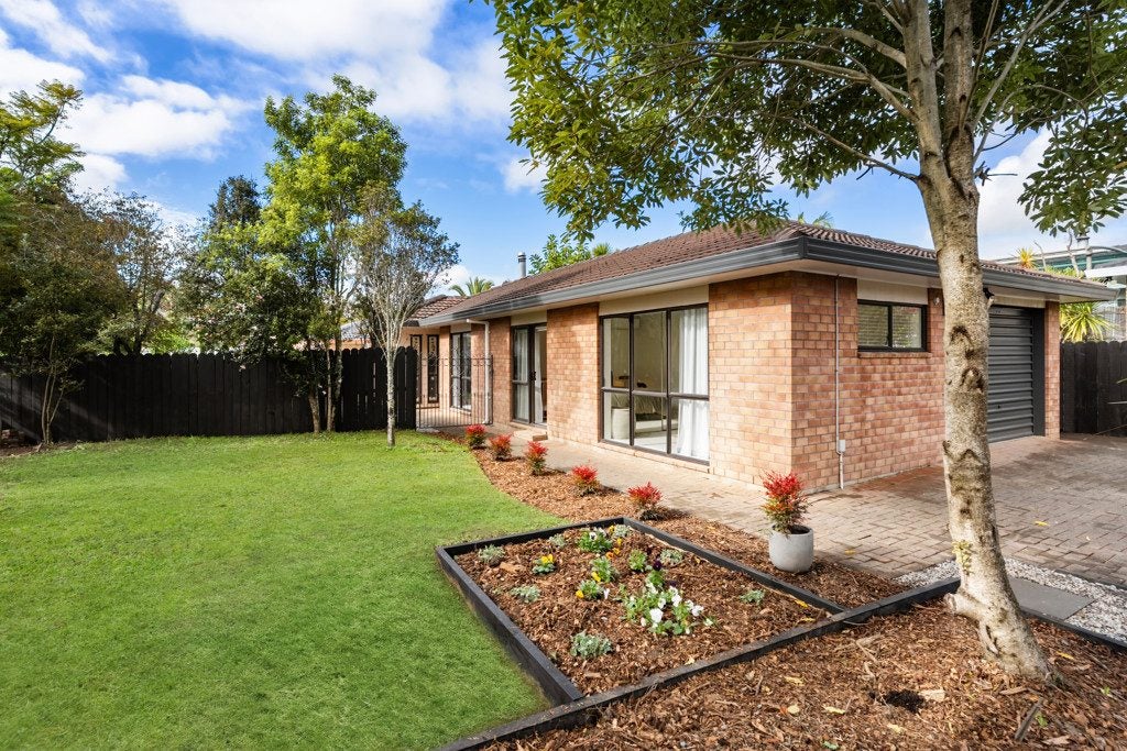 28 Milan Drive, Glen Eden, Auckland - Carousel 2