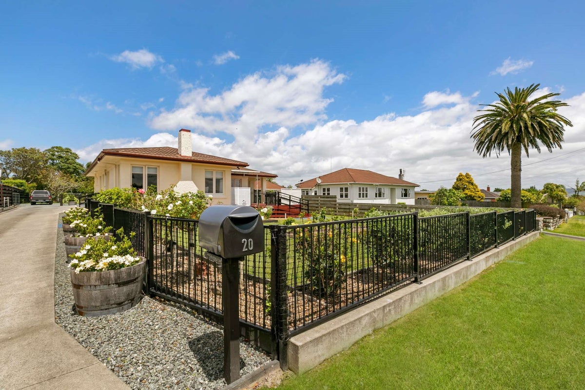 20 Montgomery Avenue, Onerahi, Whangarei - Carousel 1