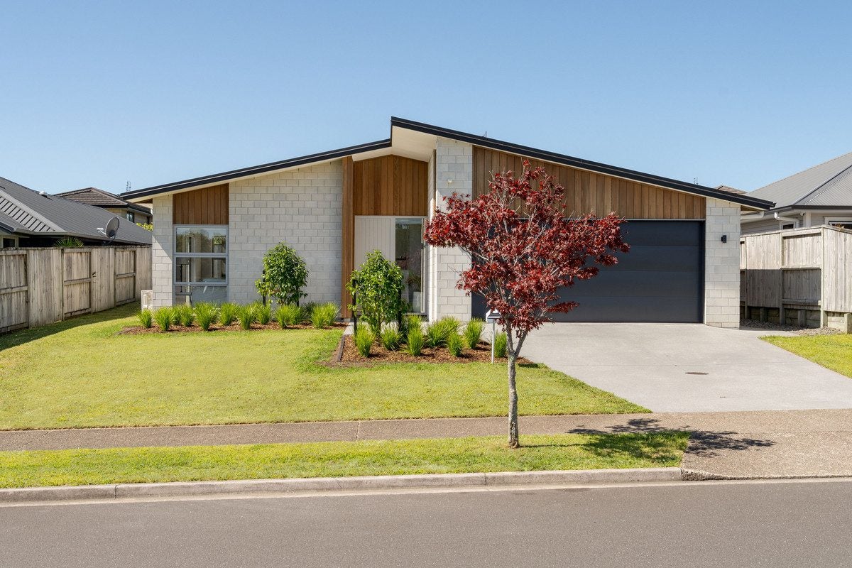 17 Puhirake Crescent, Pyes Pa, Tauranga - Carousel 1