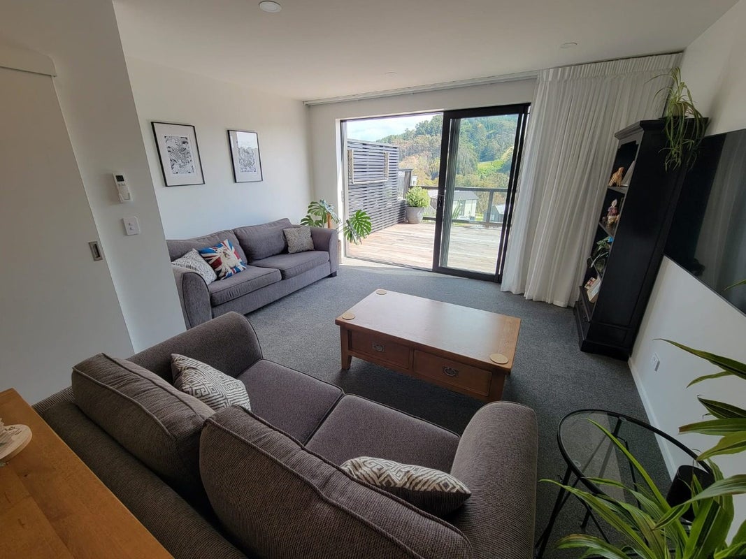 20 Bee Lane, Whitby, Porirua - Carousel 2