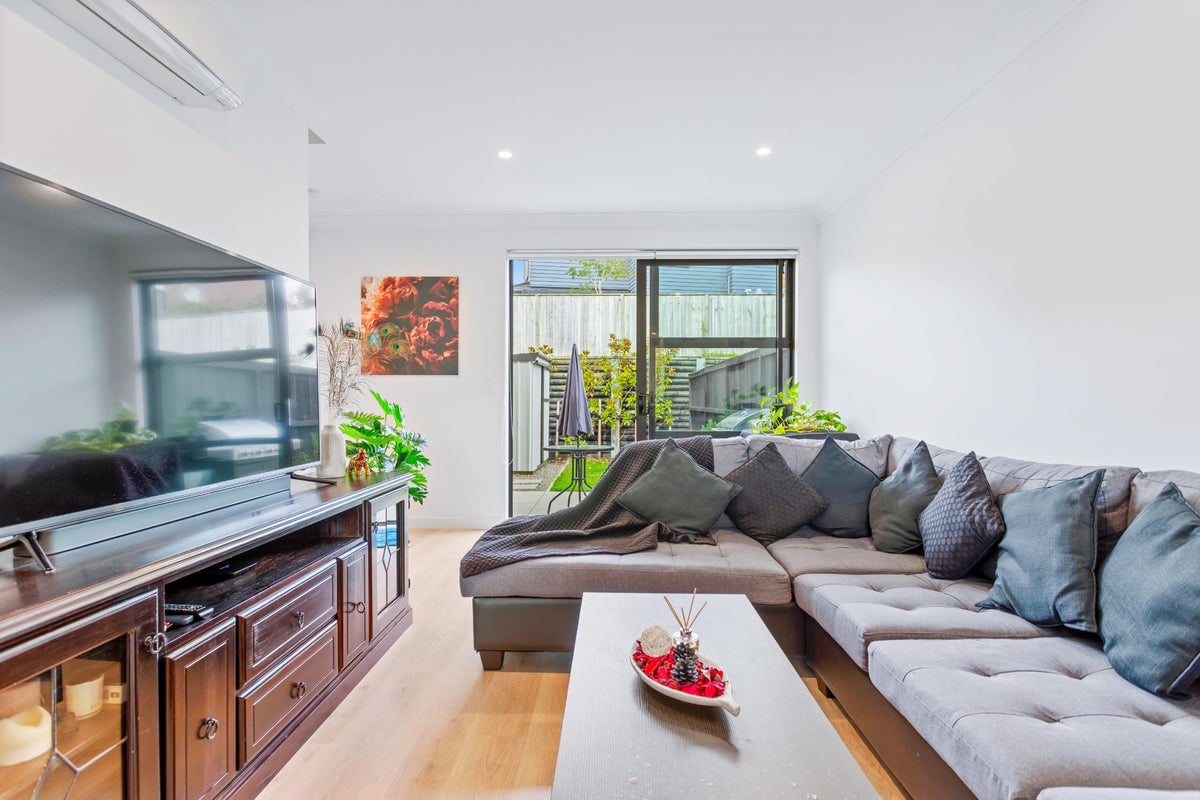 35A O'Meara Street, Swanson, Auckland - Carousel 1