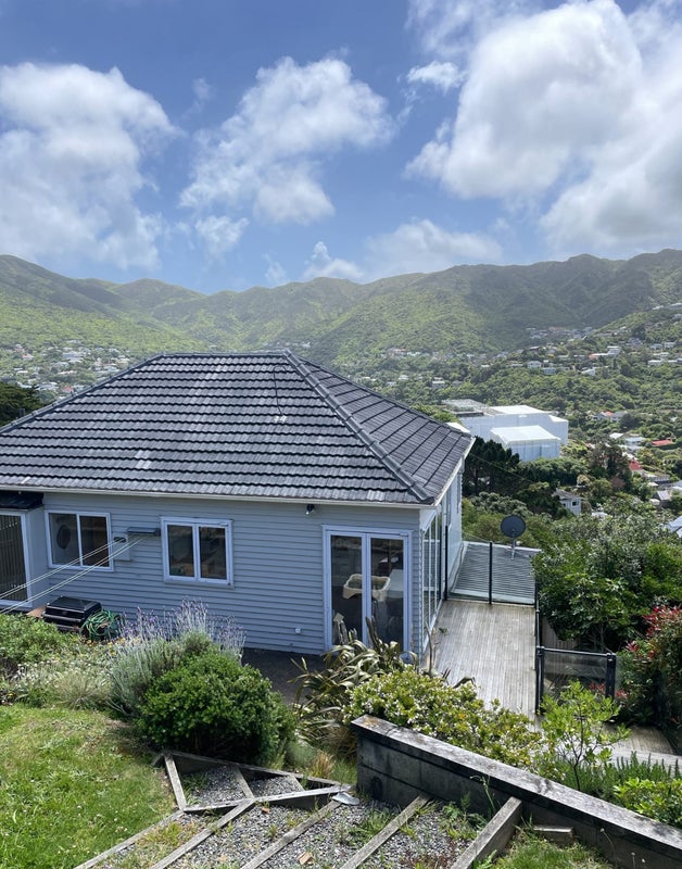 1 Ellora Street, Ngaio, Wellington - Carousel 1
