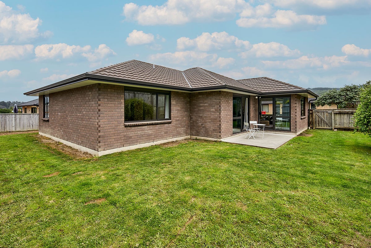 70 Sunstone Crescent, Timberlea, Upper Hutt - Carousel 19