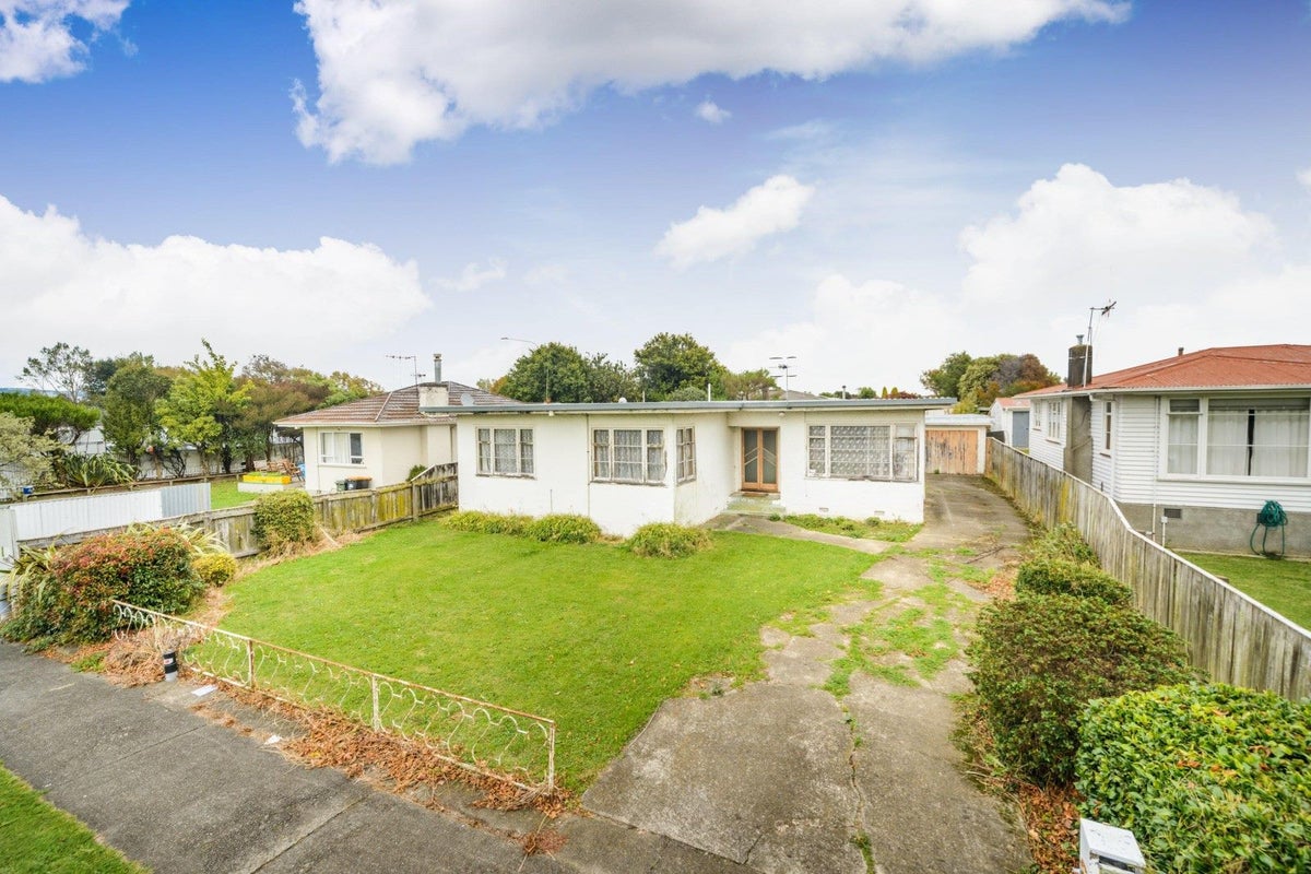214 Botanical Road, Takaro, Palmerston North - Carousel 1