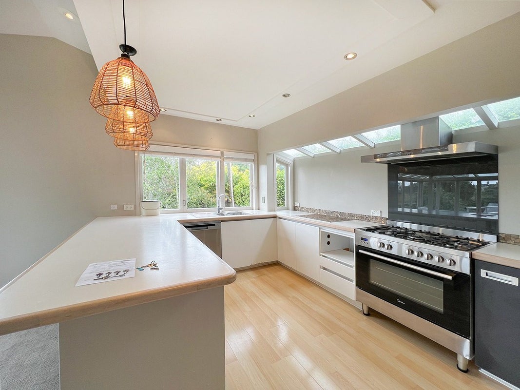 15 Montana Avenue, Murrays Bay, Auckland - Carousel 2