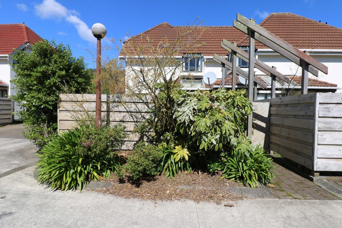 8/72 Waiwhetu Road, Waiwhetu, Lower Hutt - Carousel 1