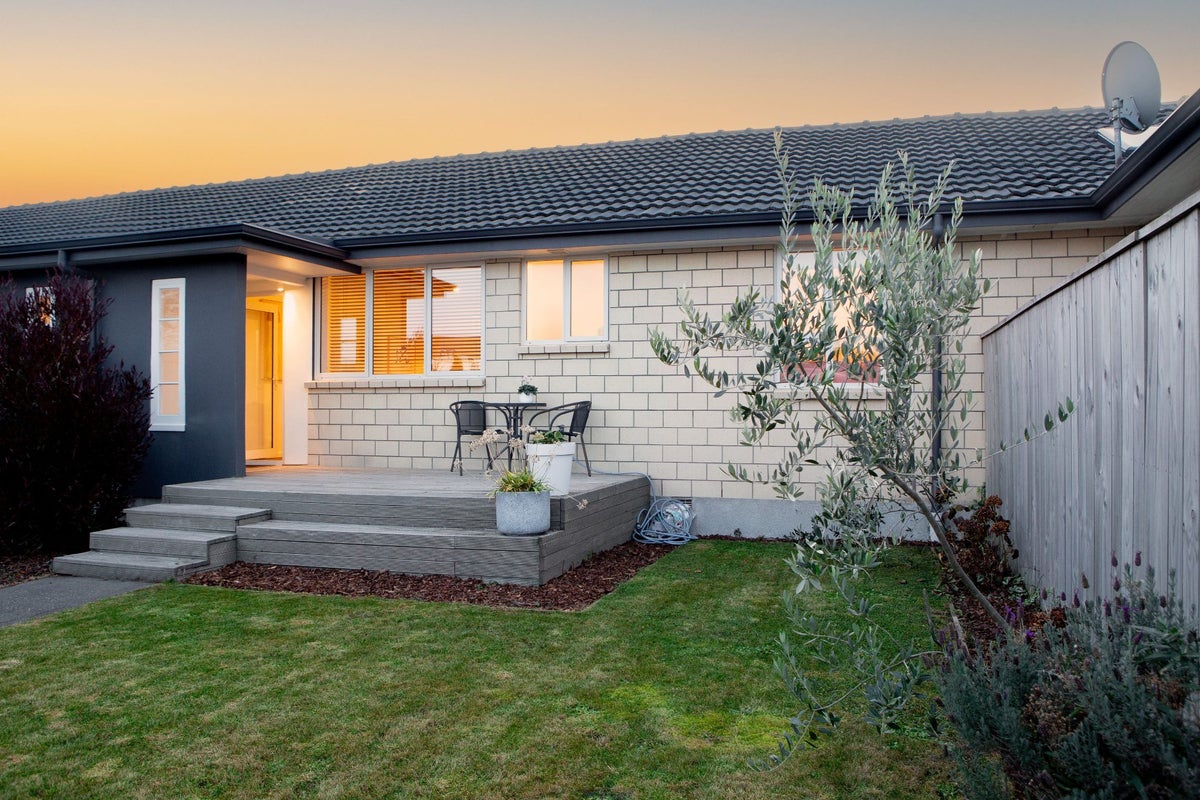 121 Caledonian Road, St Albans, Christchurch - Carousel 1
